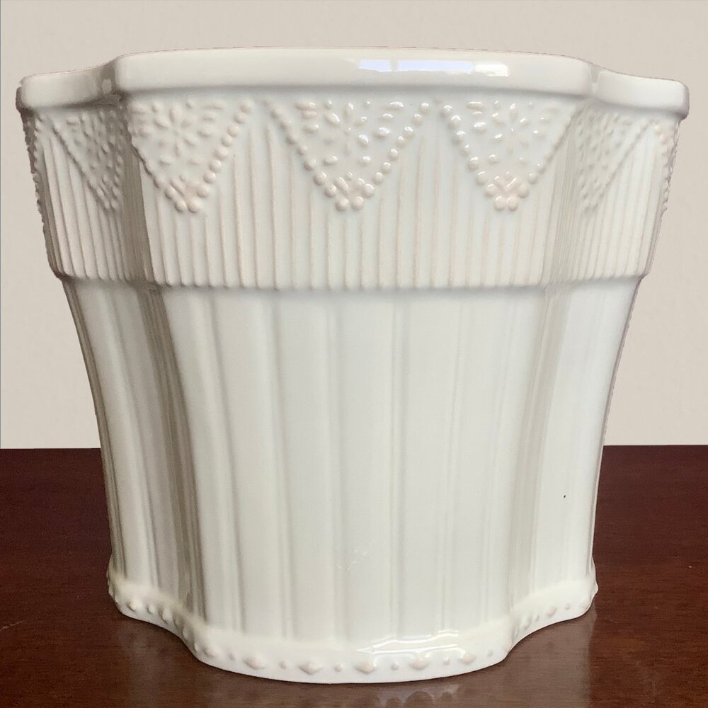 EUC Harry & David Bone Colored Ceramic Planter - Picture 4 of 9